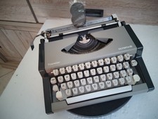 MACCHINA DA SCRIVERE OLYMPIA