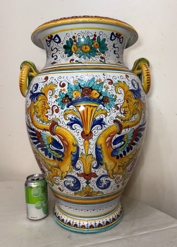 Monumentale antico vaso
