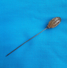 Antico spillone per capello, Art Deco, metallo colore ottone e decoro resina.