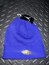 Cappello nuovo con etichette