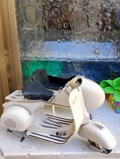 Vespa 150 con sidecar 1:6 