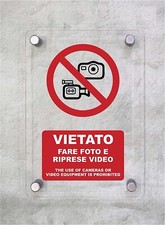Cartello plexiglass - in,