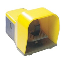 Interruttore a pedale Comepi con azione a scatto (1NO+1NC) + dispositivo di sicurezza giallo copertura completa