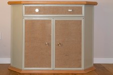Credenza oggetto di restyling completo, colore verde salvia, iuta 