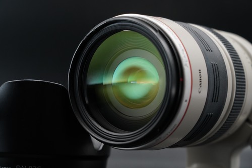Canon 300 3 5 - mm, f/3.5-5.6