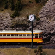 1:87 Binario con orologio da