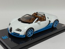 1/18 MR Collezione Bugatti Veyron in Bianco e Blu su base in Carbonio BUG0