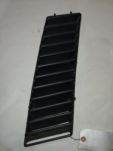 Rear side vent grill 91 - rh,
