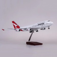 Extra Large Qantas Boeing 747