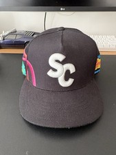 Cappello Snapback Sneaker Con