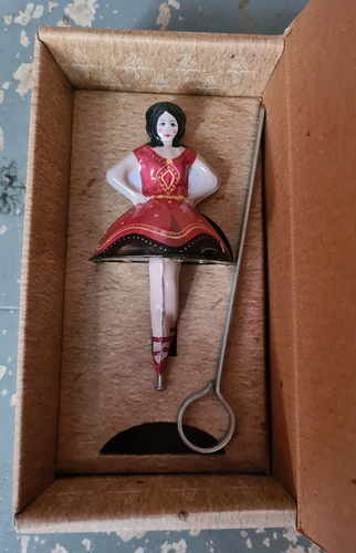 Tin treasures retro - tin,