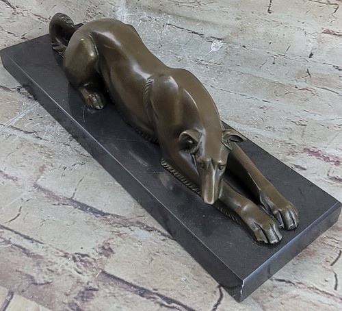 Statua scultura levriero