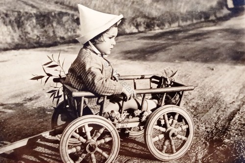 Cartolina bambino su - cartolina,