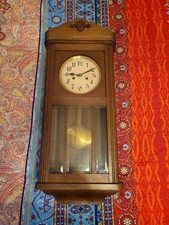 Antico orologio a pendolo da