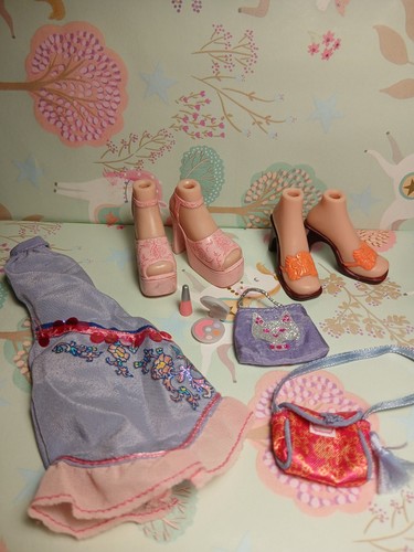 Bratz doll mga vestito e - "bratz,
