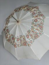 Antico ombrello parasole con motivi floreali