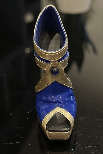 Just the right shoe - right,