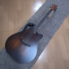 Chitarra acustica elettrica