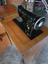 Macchina da cucire Singer 15M con tavolo originale 
