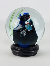 Statua In Vetro Acquario Con Pesci Sfera Massiccia Su Base Legno