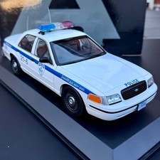 AUTOART 1/18 FORD CROWN