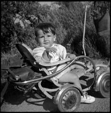 Bambini Nel Una Passeggino -