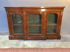 Elegante Credenza Inglese in Piuma di Noce - Restaurata (in corso d'opera)
