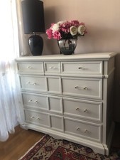 cassettiera camera da letto bianca