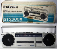 RADIO STEREO VINTAGE ANNI 80 ARGENTO ST2000X LETTORE CASSETTE REGISTRATORE BOOMBOX NUOVO!