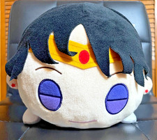 Peluche Sailor Moon sdraiato