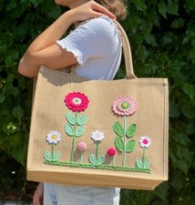 Borsa  in Juta con decorazioni fatta a mano ad uncinetto - Le Creazioni di Elsa 