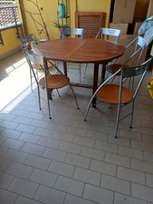 tavolo con sedie da esterno