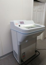 Criostato THERMO Cryotome FSE con supporto lama -- Ricambi o riparazione