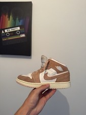 Air Jordan 1 Mid SE “Tan