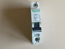 Interruttore automatico