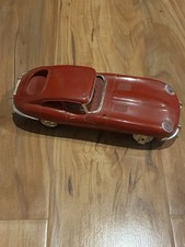 Auto giocattolo Jaguar rossa