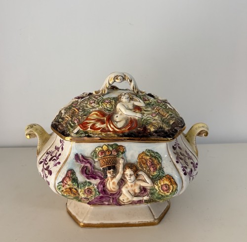 Zuppiera capodimonte rilievo - capodimonte, a
