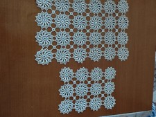 Set composto da 7 centri all' uncinetto, 4 diverse misure, realizzati a mano