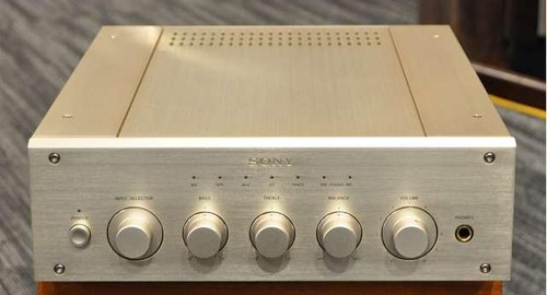 Amplificatore stereo integrato