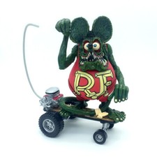 Rara action figure skateboard