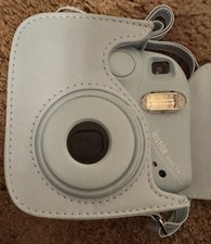 Fotocamera Fujifilm Instax Mini 8 e custodia in ecopelle blu chiaro