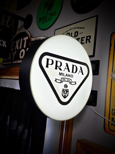 Prada milano scatola luminosa - milano,