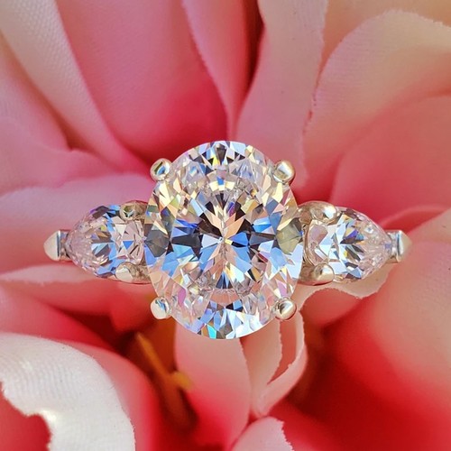 Anello solitario con diamanti