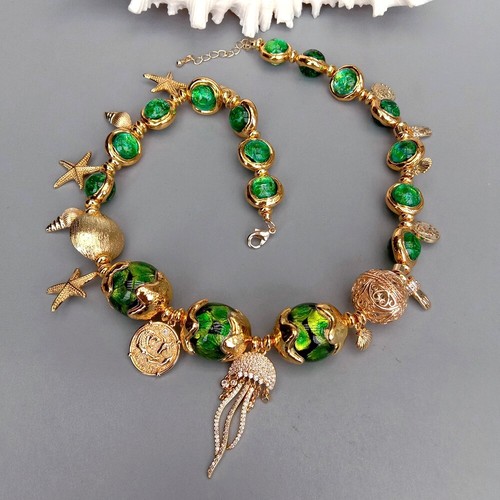 Collana con ciondolo pavè