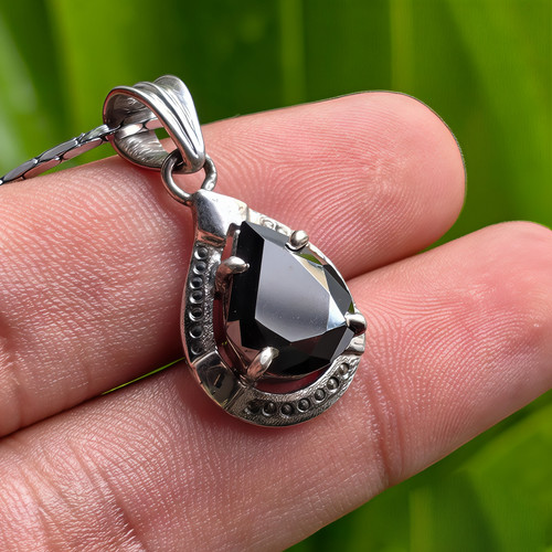 Collana con ciondolo - , in