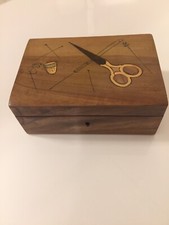 Scatoletta Vintage Per Cucito In Legno D’ulivo