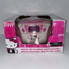 Hello Kitty Nostalgic CD Boombox portatile con lettore di cassette, AM/FM (VINTAGE)