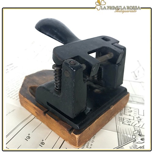 Foratrice carta perforatrice