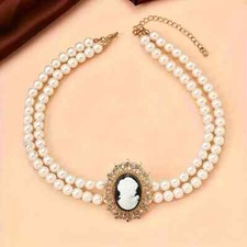 Collana Classica Retrò a doppio strato di Perle finte.