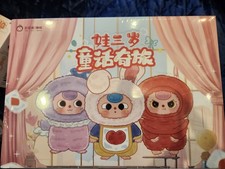 🧸 Baby Three Fairy Tale Adventure - Custodia completa sigillata (6 scatole cieche)